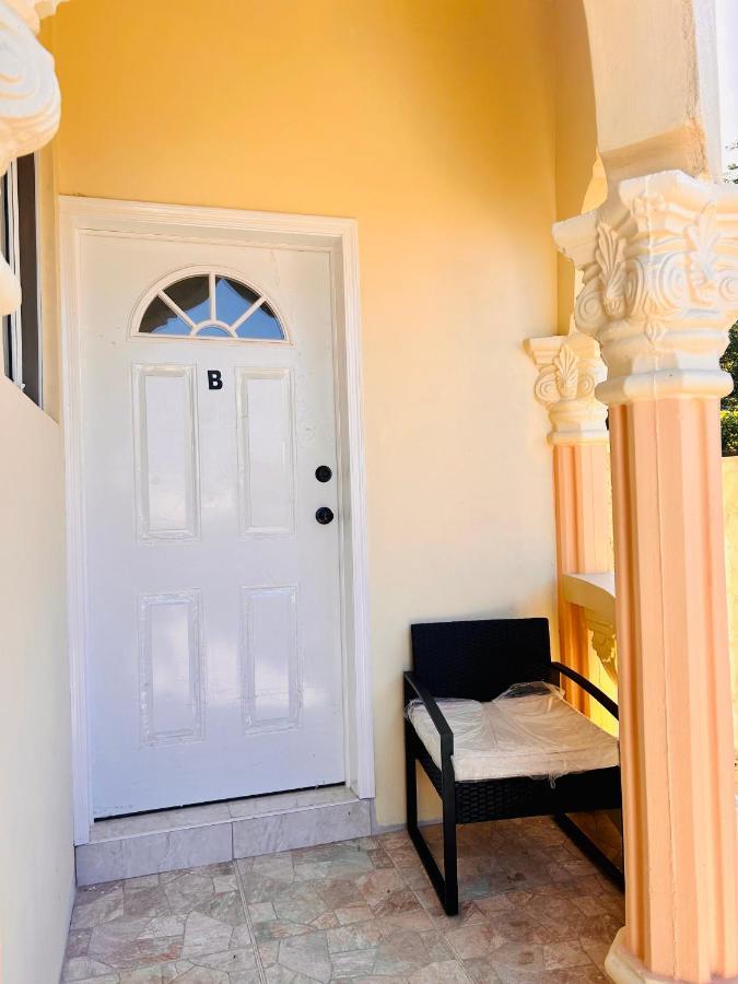 The Rest Stop-B- 15 Min From Airport/24Hrs Security Montego Bay Eksteriør billede